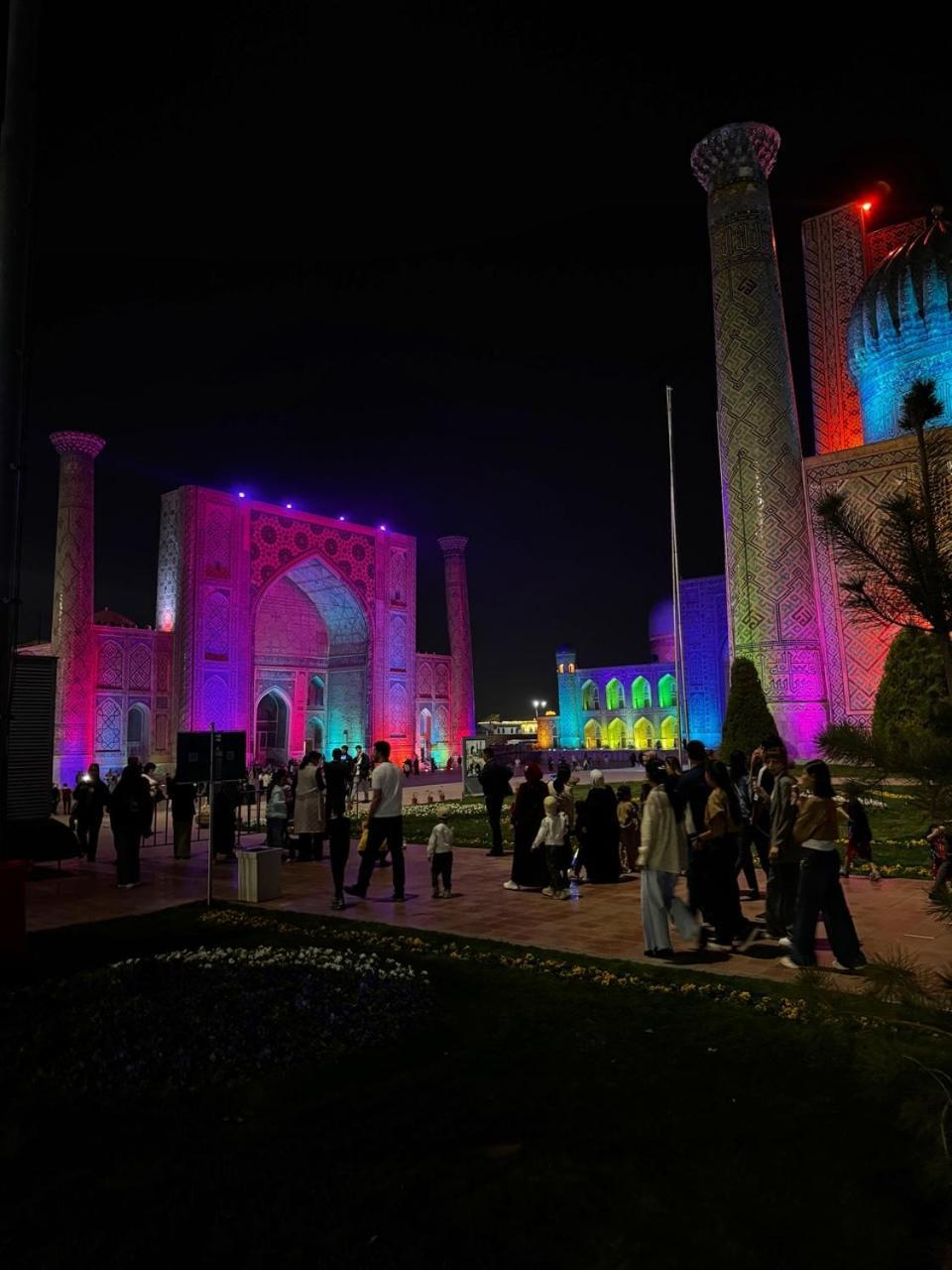 Registan Palace Samarkand Bagian luar foto